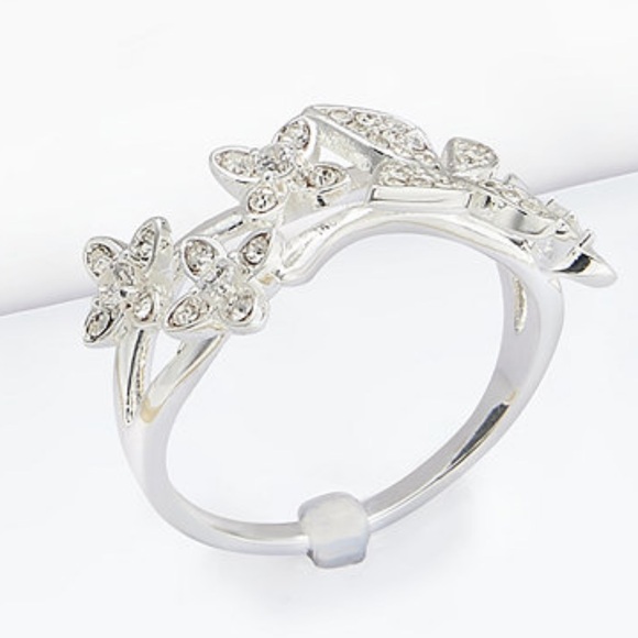 NEW Elegant Silver Butterfly Ring size 8 - Picture 1 of 10